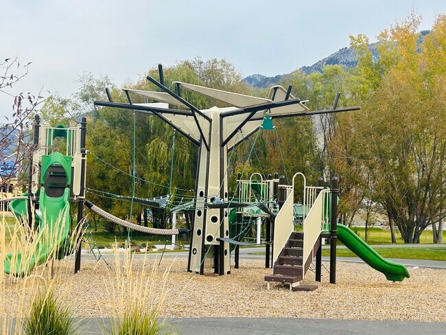 Building Photo - 82 W 925 N