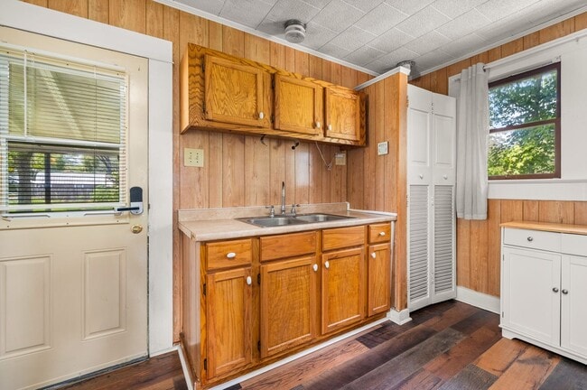 Building Photo - Charming 2 Bedroom 1 Bath In Boyce!