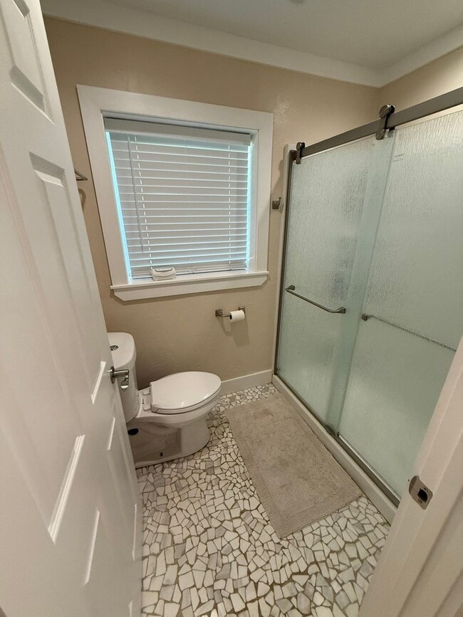 Building Photo - 4 bedroom 1 bath house with a large fenced...