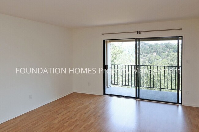 Building Photo - 629 Vía Casitas