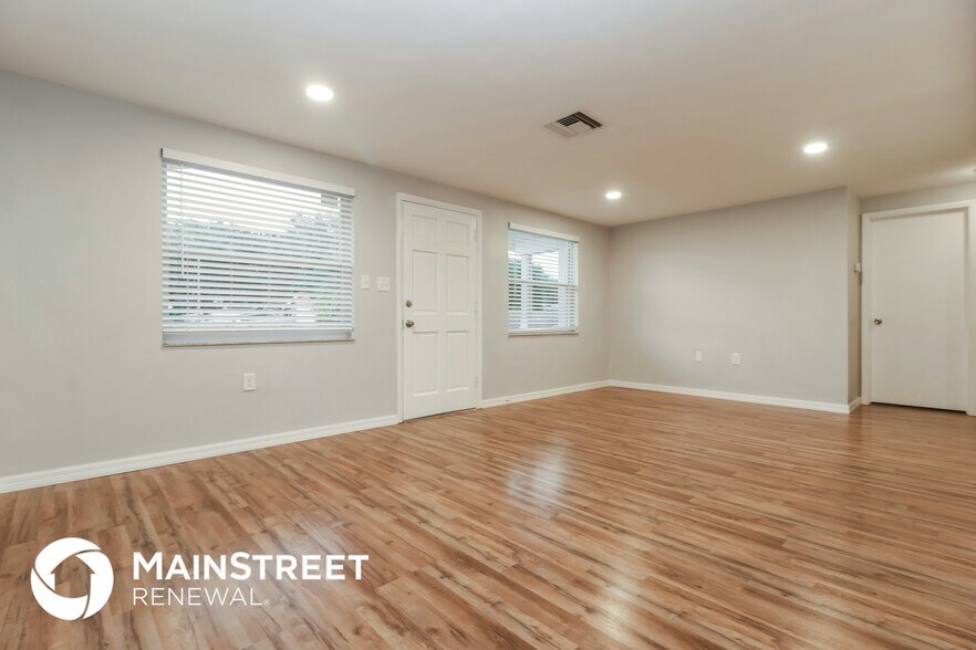 Building Photo - 3040 Brompton Dr