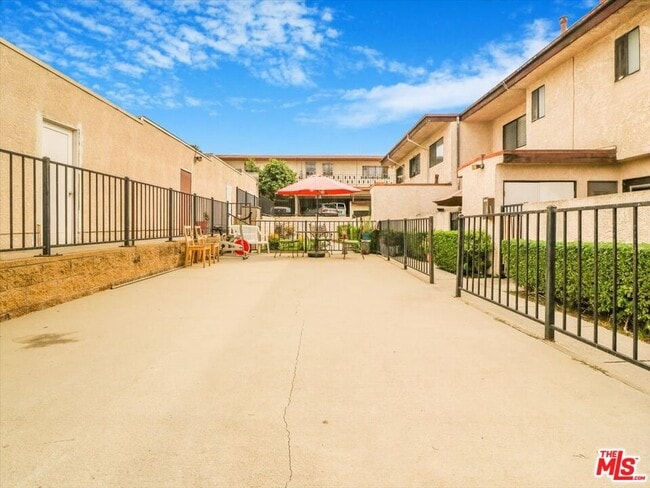 Building Photo - 11414 Budlong Ave