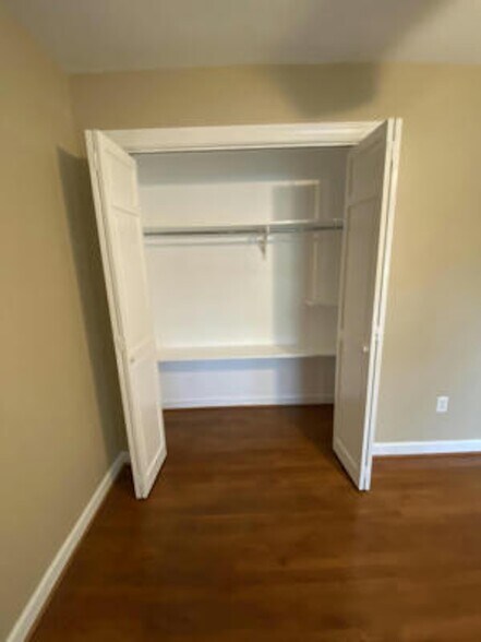 Bedroom 1 closet - 1125 Clapper Ct