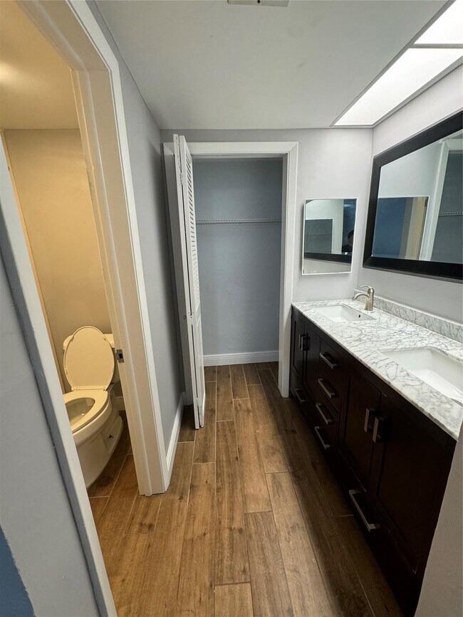 Building Photo - 315 SE 23rd Ave