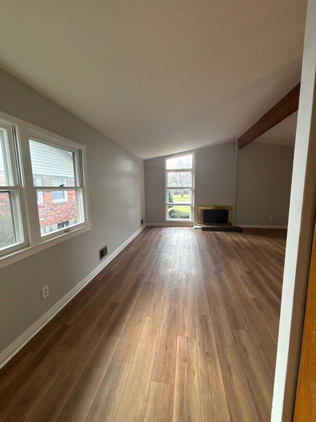 Building Photo - 1305 Abbeywood Rd