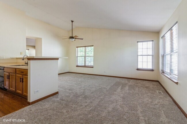 Building Photo - 2418 Oneida Ln