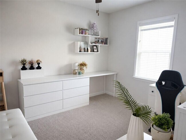 Building Photo - 580 Briard Dr