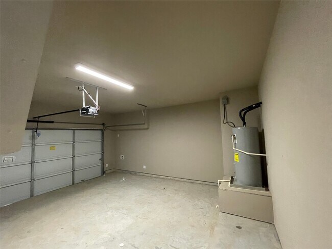 Building Photo - 9789 Grosbeak Ln