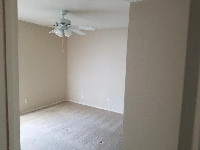 Building Photo - 9015 E Sahuaro Dr