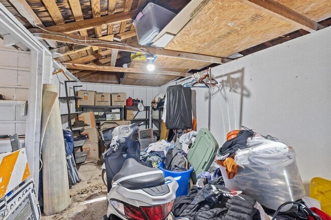 Building Photo - 1202 E 29th St