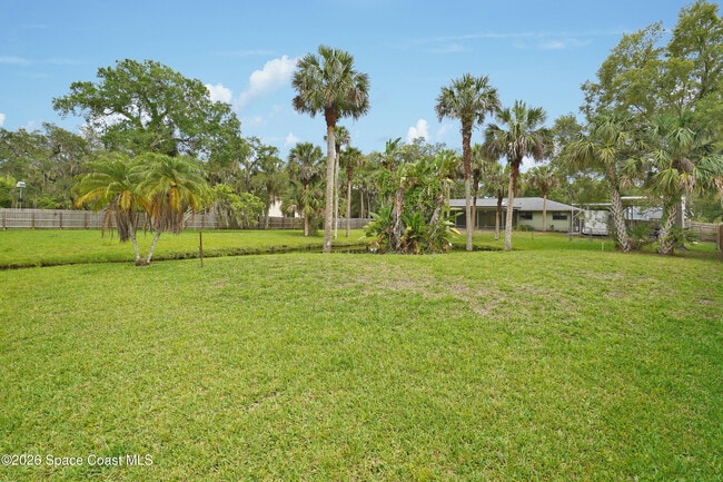 Building Photo - 670 Kings Way