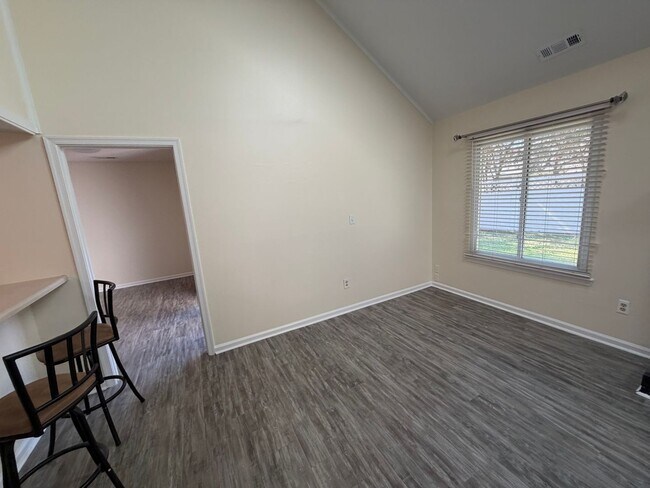 Building Photo - 1605 Hathern Ct