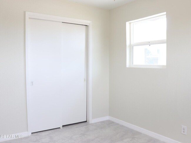 Building Photo - Beautiful 3 bed/2 baths and more for RENT