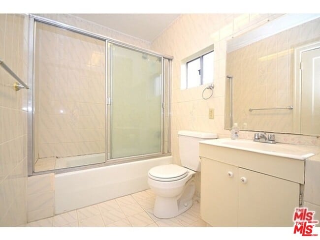 Building Photo - 429 S Orange Dr