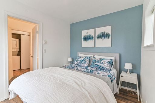 Building Photo - Beautiful top floor 1 bedroom 1 bathroom apartment on Lower Queen Anne