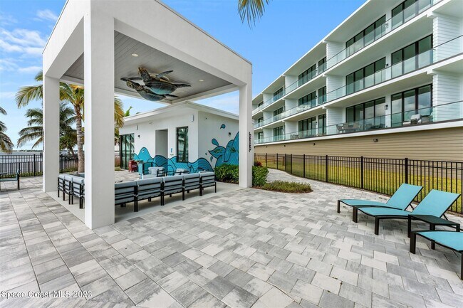 Building Photo - 225 Strand Dr