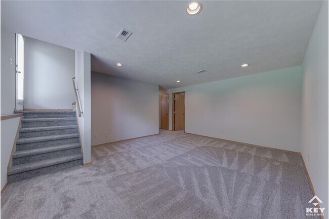 Building Photo - 565 N Bristol Ct