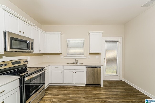 Building Photo - 98 Kings Wy