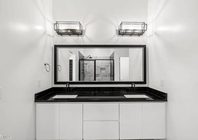 Building Photo - 13256 Coldham St