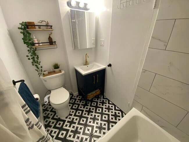 Building Photo - 5340 Holmes Run Pkwy