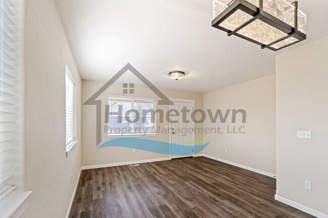 Building Photo - 2 Bedroom 2 Bath Home with Attached Garage...