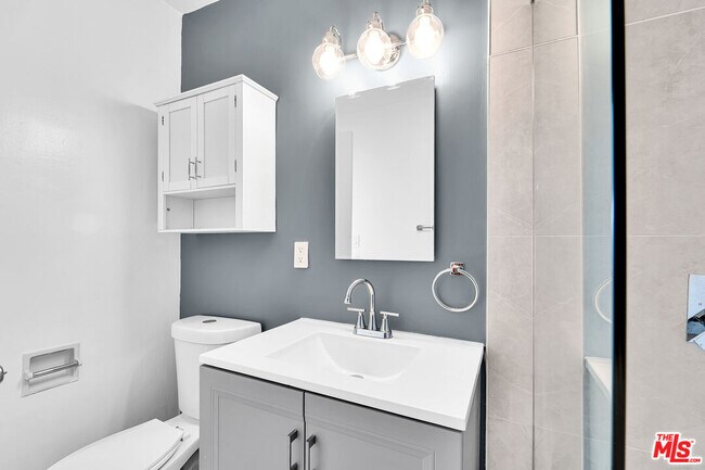 Building Photo - 926 N Spaulding Ave