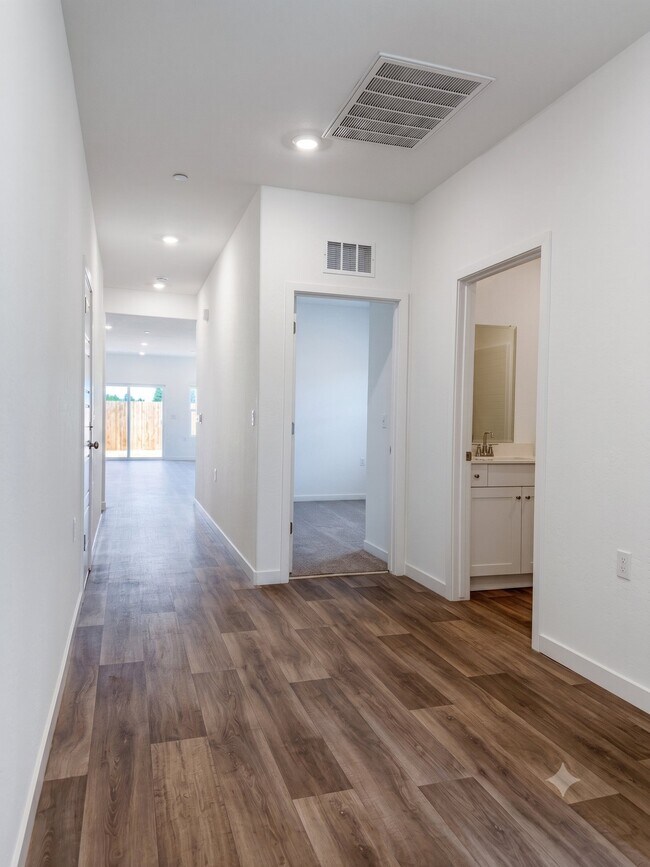 Building Photo - 3323 N Contessa Ave