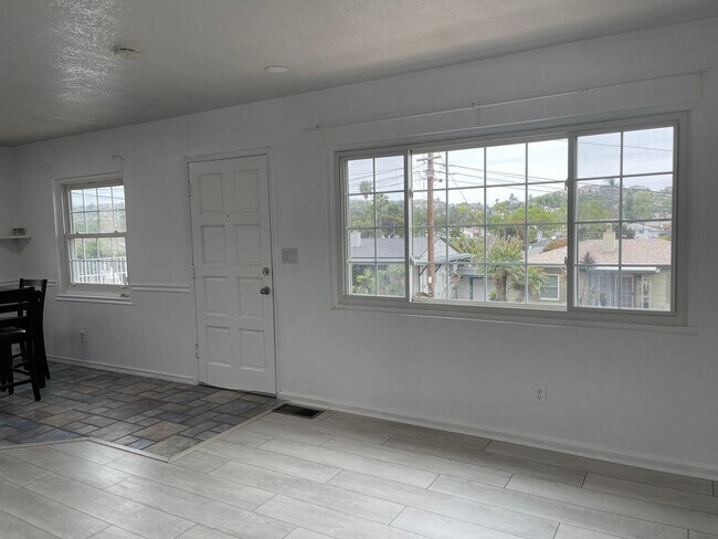 Building Photo - 3 Bed, 2 Bath House, New Kitchen plus 2 Bonus Rooms/Office in La Mesa!