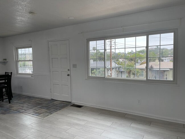 Building Photo - 4 Bed, 2 Bath House, Newer Kitchen plus 1 Bonus Room/Office in La Mesa!