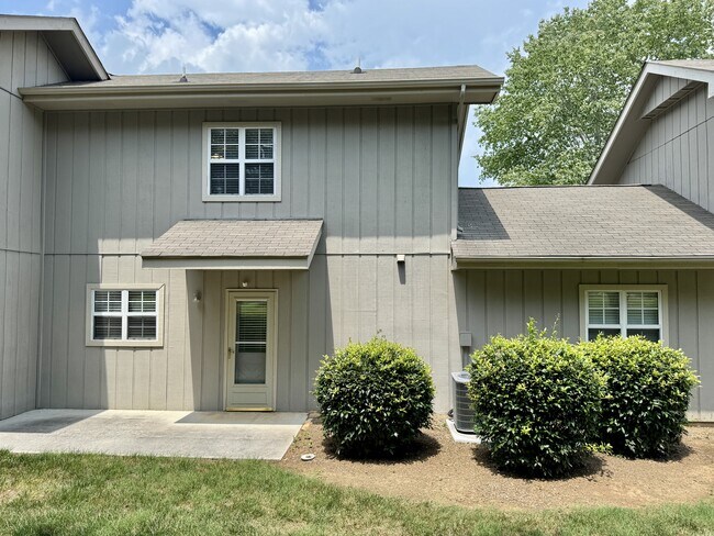 Building Photo - 205 Chota View Cir