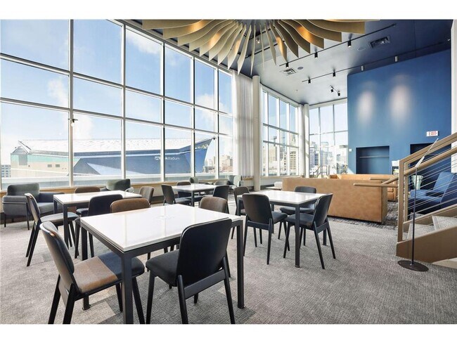 Building Photo - 215 10th Ave S