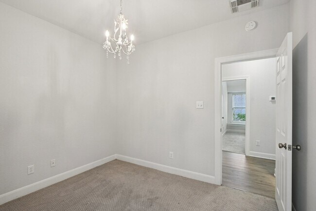 Building Photo - 90 Panterra Way