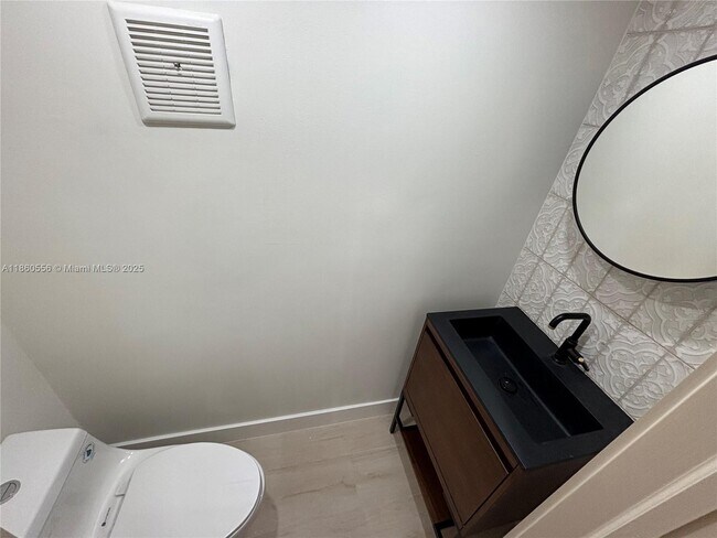 Building Photo - 8600 SW 109th Ave