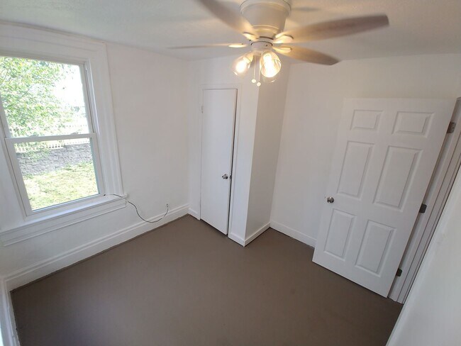 Building Photo - Updated Rental - Allentown