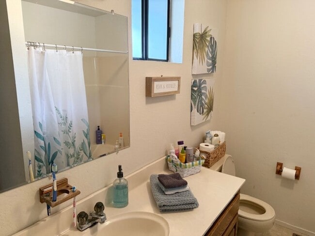 Building Photo - Cozy 3BD/2BA Furnished/Unfurnished Single-Family in Copperopolis with Lake Views!