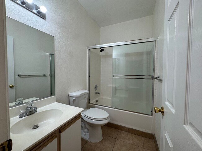 Building Photo - 2834