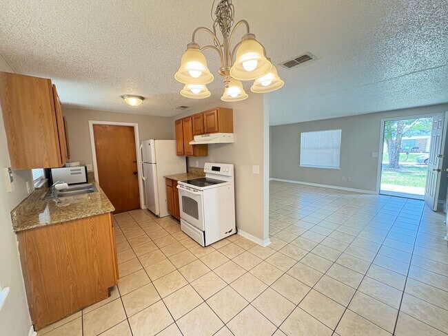 Building Photo - Remodeled 3/2 with huge yard in Sandalwood