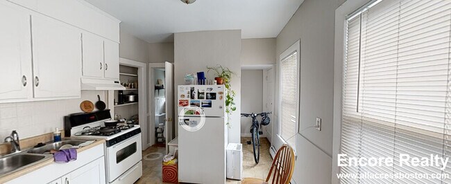 Building Photo - 5 Elmer St