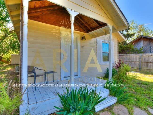 Building Photo - Adorable Remodeled 1 Bed/1 Bath Cottage! C...