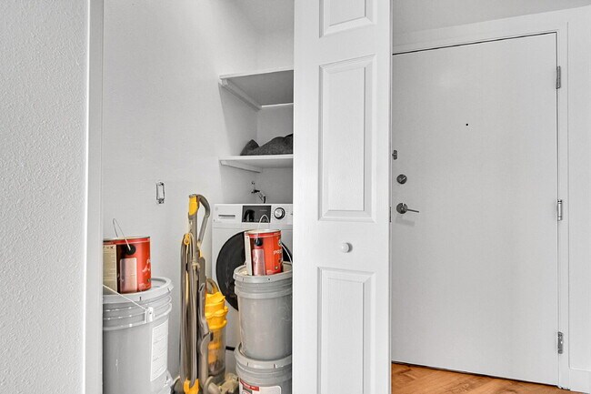 Building Photo - $1,750.00 - 1 Bedroom, 1 Bathroom, Condo in Denver with Cozy Balcony!