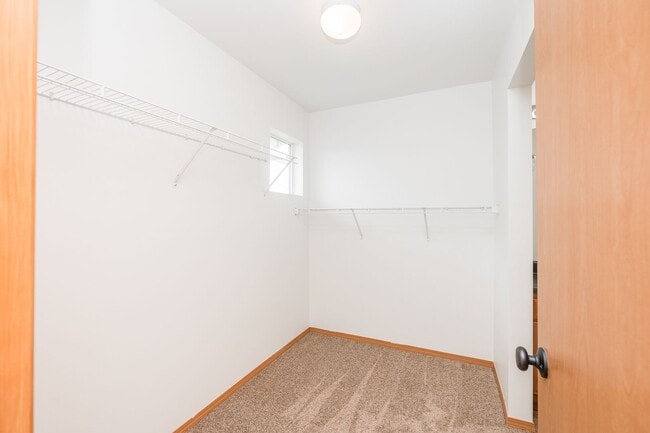 Building Photo - 3 Bedroom 2.5 Bath with fenced yard