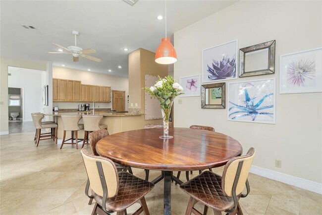 Building Photo - 2102 Paisano Rd