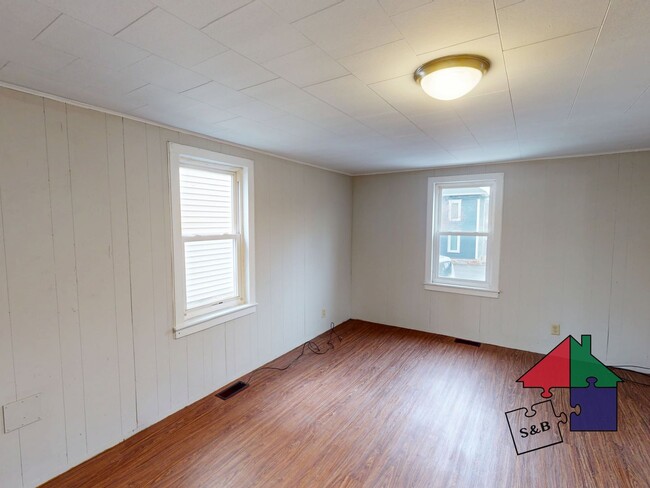 Building Photo - Save Big This Winter! 3BR Cottage – Heat Included!