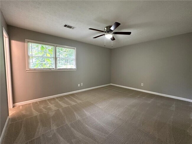 Building Photo - 3559 Ulster Ln NE