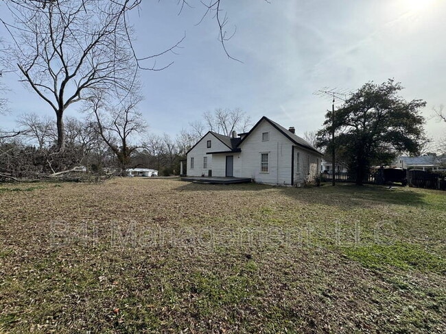 Building Photo - 306 Veazey St