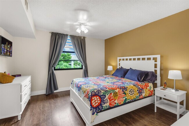 Building Photo - 1719 Whitehall Dr