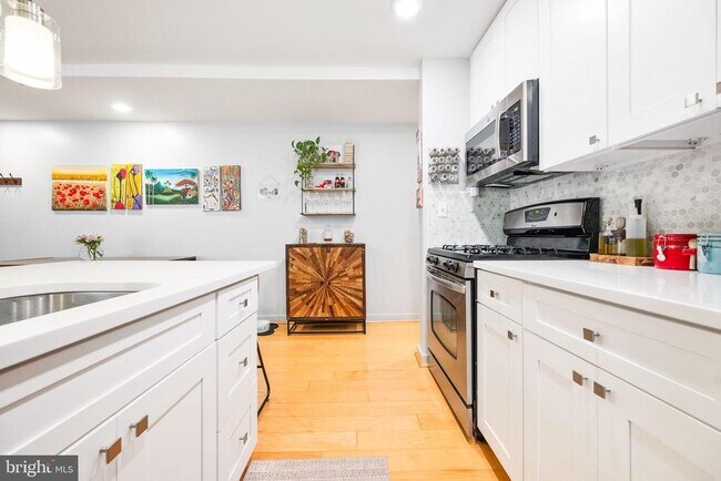 Building Photo - 1439 Chapin St NW