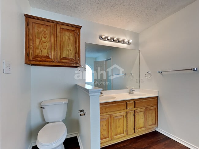 Building Photo - 1008 Kenbob Cir