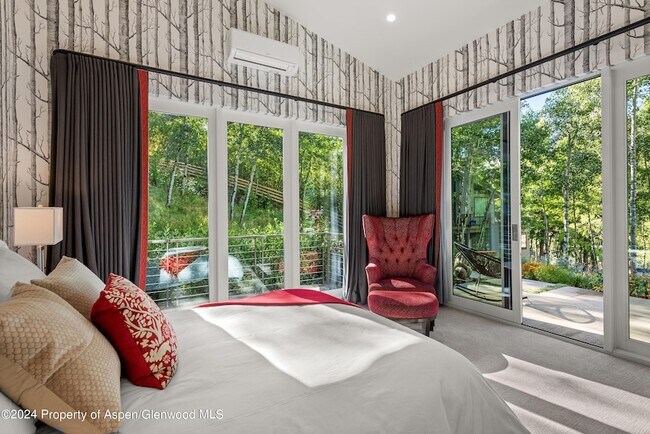 Building Photo - 552 Mountain Laurel Dr