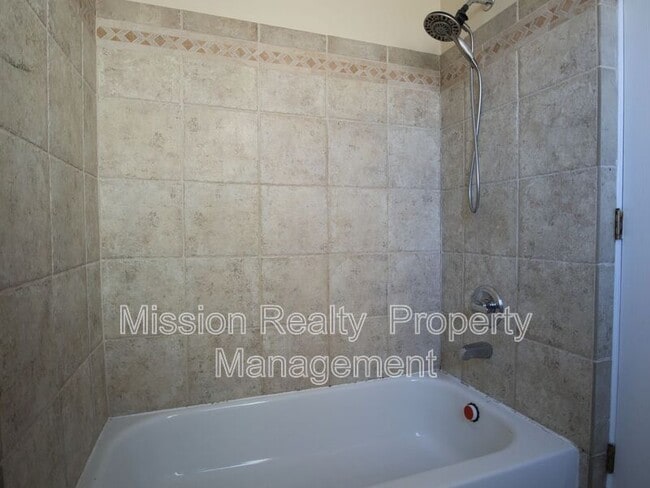 Building Photo - 1400 Bainbridge St